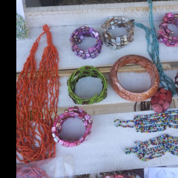 Shell Bracelet - Picture 2 of 4